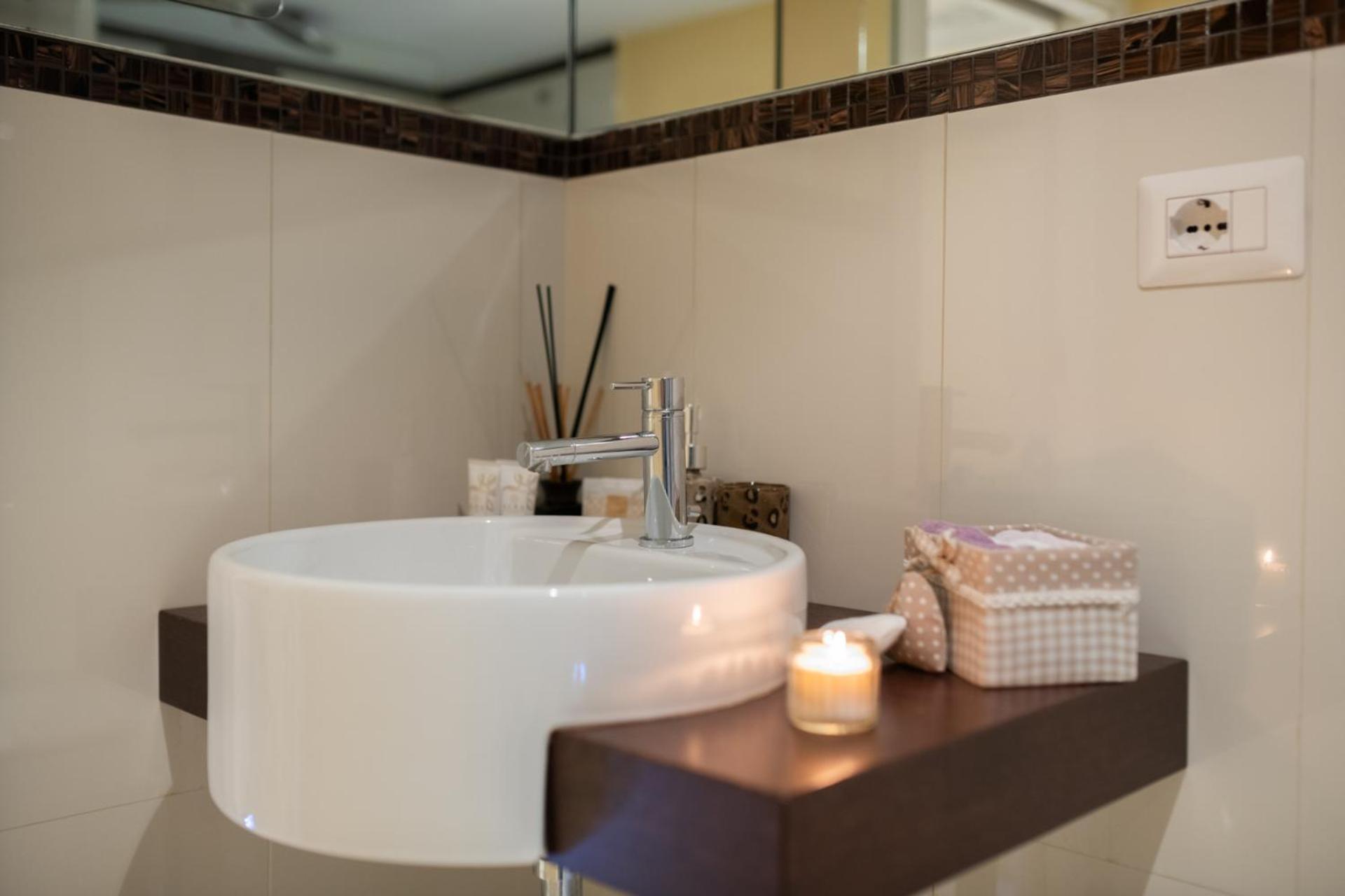 Riccardo Luxury Apartment Барі Екстер'єр фото